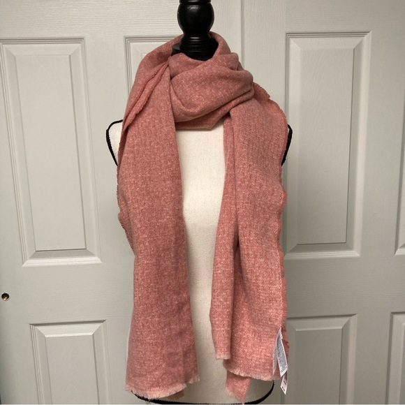NWT Old Navy Oversized Scarf. Peach Rose. 76 in x 30 in - Picture 3 of 11